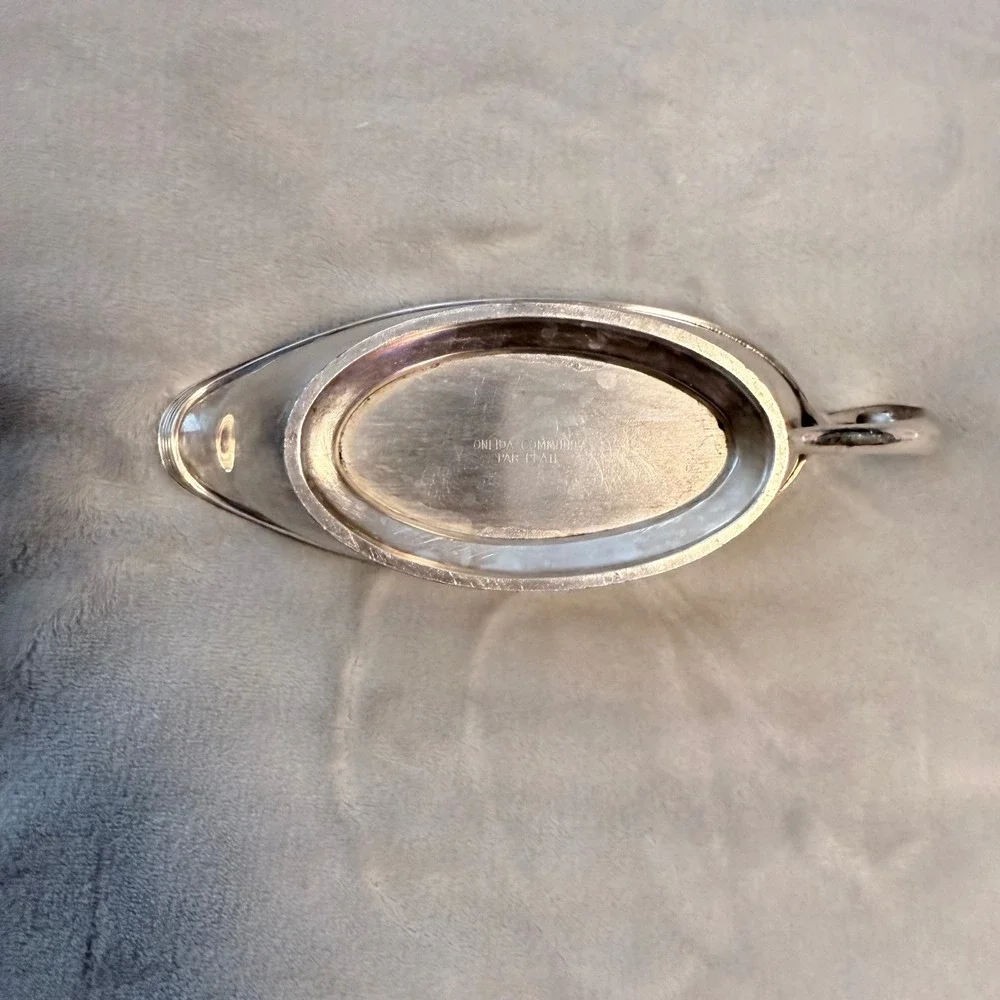 Vintage Oneida Community Par Plate Silverplate Gravy Boat Sauce Boat Reeded Rim